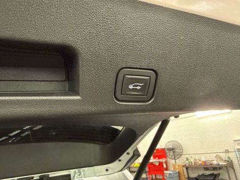 Used 2025 GMC Acadia AT4 w/ LPO, All-Weather Package AWD/4WD image 16