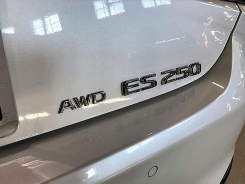Certified 2023 Lexus ES 250 w/ Premium Package image 24
