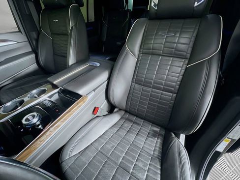 Used 2025 Cadillac Escalade ESV Sport Platinum w/ LPO, ONYX Package AWD/4WD image 23