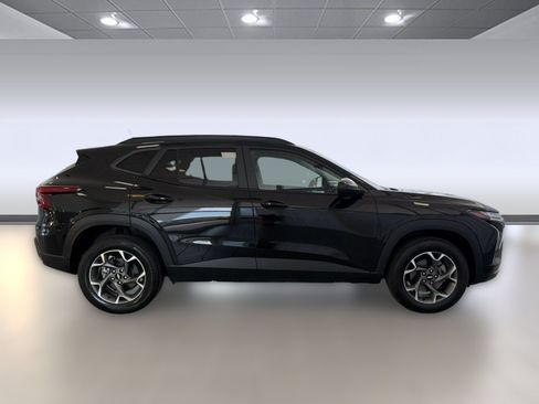 Used 2024 Chevrolet Trax LT w/ Driver Confidence Package FWD image 8