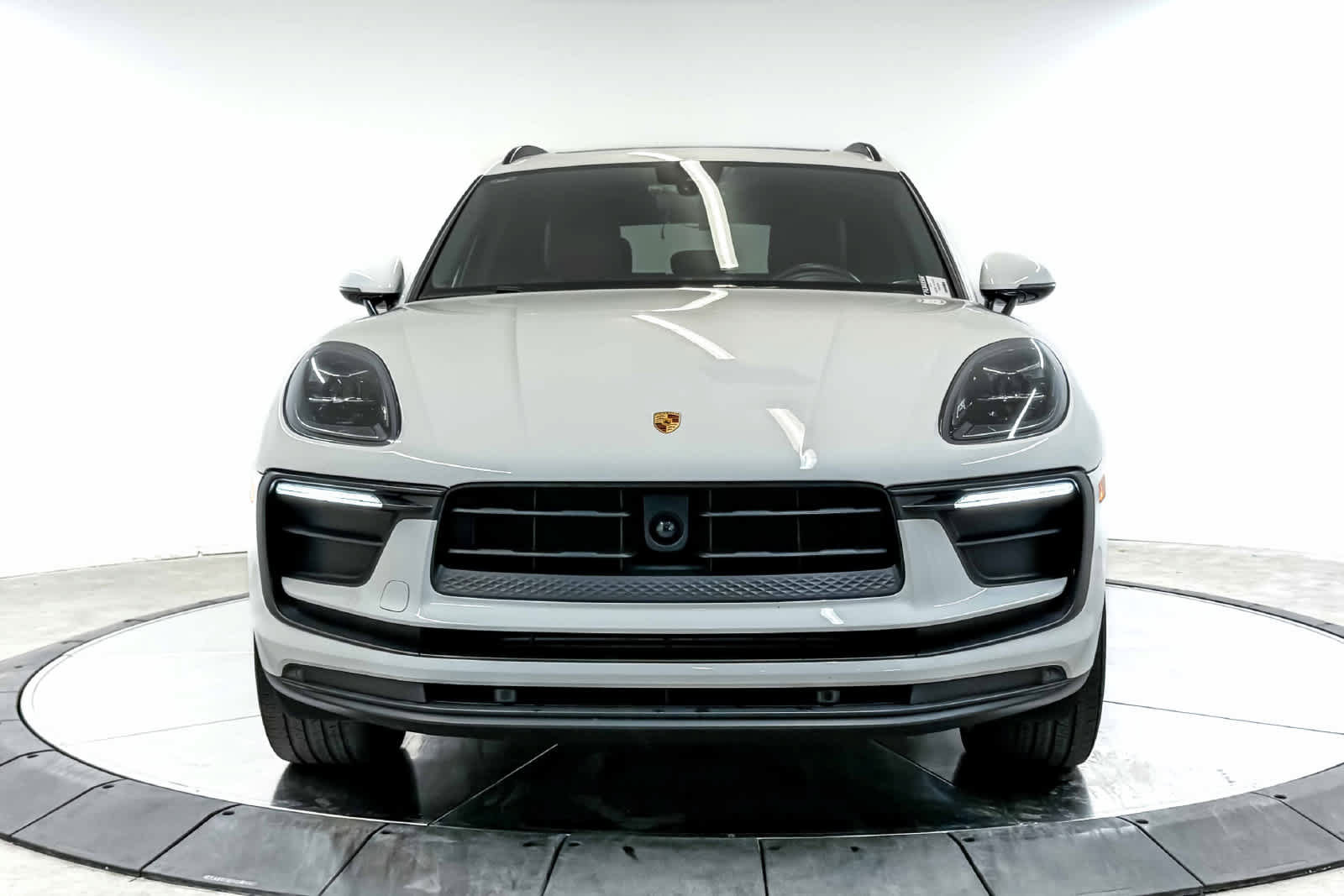 Certified 2023 Porsche Macan AWD/4WD image 6