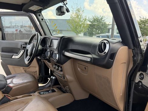 Used 2016 Jeep Wrangler Unlimited Sahara w/ Dual Top Group AWD/4WD image 12