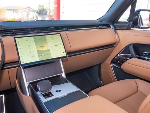 New 2025 Land Rover Range Rover SE image 25