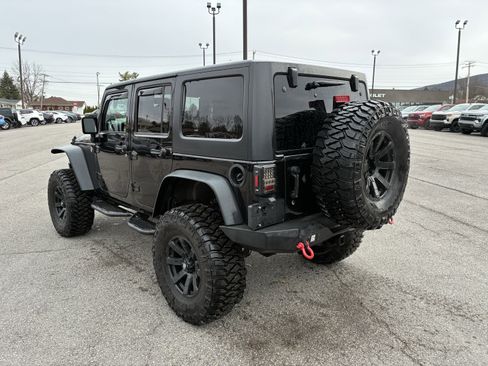 Used 2016 Jeep Wrangler Unlimited Rubicon w/ Connectivity Group image 5