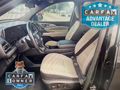 Used 2025 Chevrolet Traverse LT FWD image 3