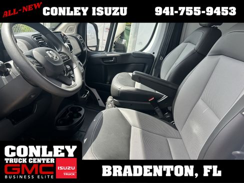 Used 2025 RAM ProMaster 2500 w/ Convenience Group image 16