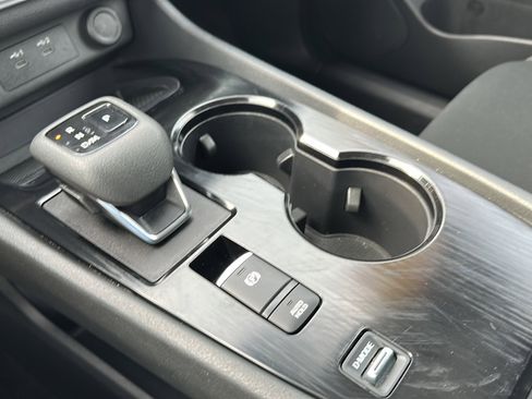 Used 2024 Nissan Rogue S image 34