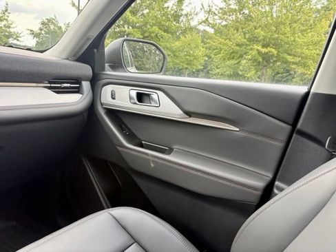 Used 2026 Ford Explorer Active w/ Active Comfort Package RWD image 26