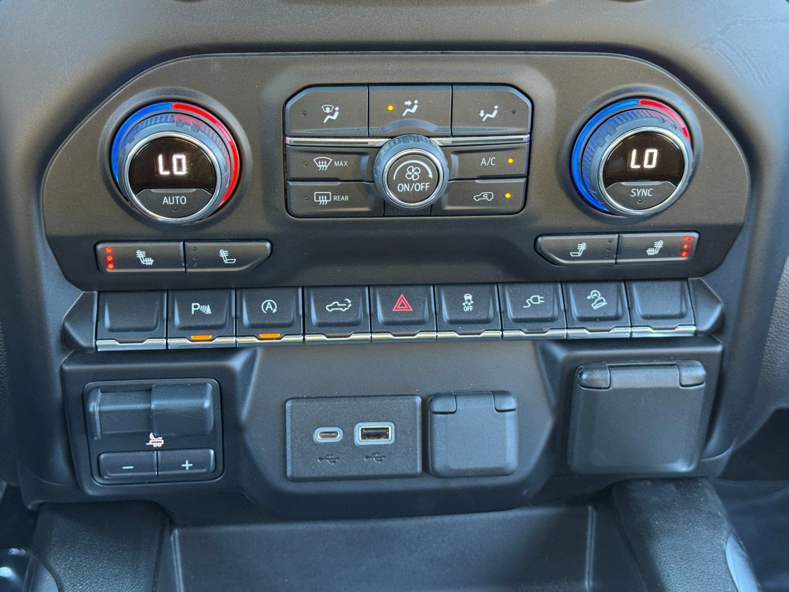 Used 2020 Chevrolet Silverado 1500 LT Trail Boss AWD/4WD image 28