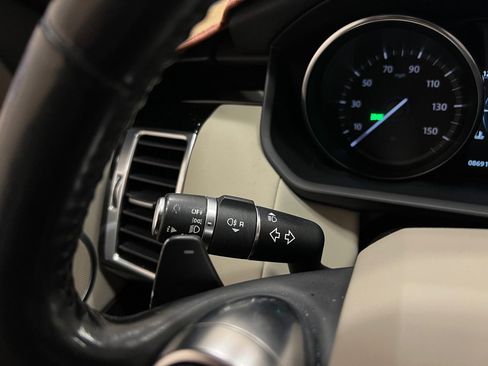 Used 2018 Land Rover Discovery SE image 23