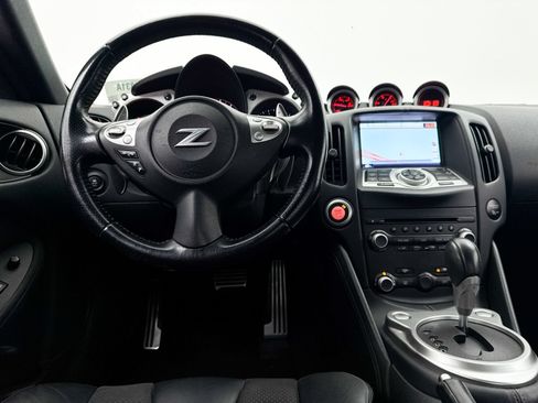Used 2015 Nissan 370Z Touring RWD image 18