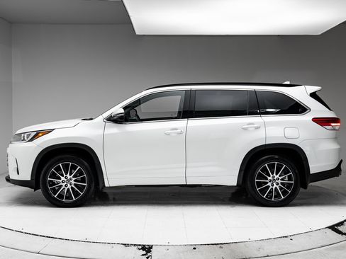 Used 2018 Toyota Highlander SE AWD/4WD image 2