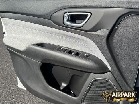 New 2026 Jeep Compass Latitude image 21