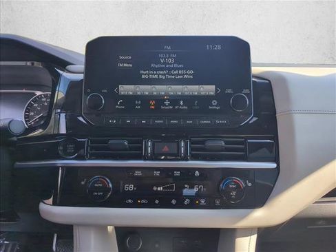 Used 2025 Nissan Pathfinder SL FWD image 17