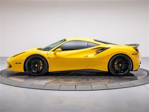 Used 2018 Ferrari 488 GTB RWD image 2