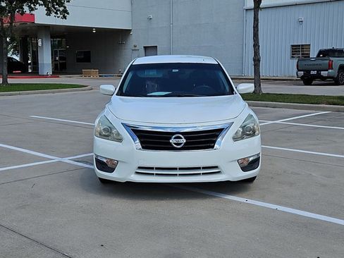 Used 2014 Nissan Altima 2.5 S FWD image 2