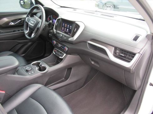 Used 2022 GMC Terrain SLE w/ Driver Convenience Package image 11