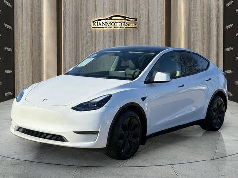 Used 2025 Tesla Model Y Long Range image 4