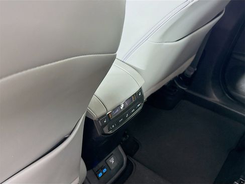 Used 2022 Toyota Highlander Platinum image 23