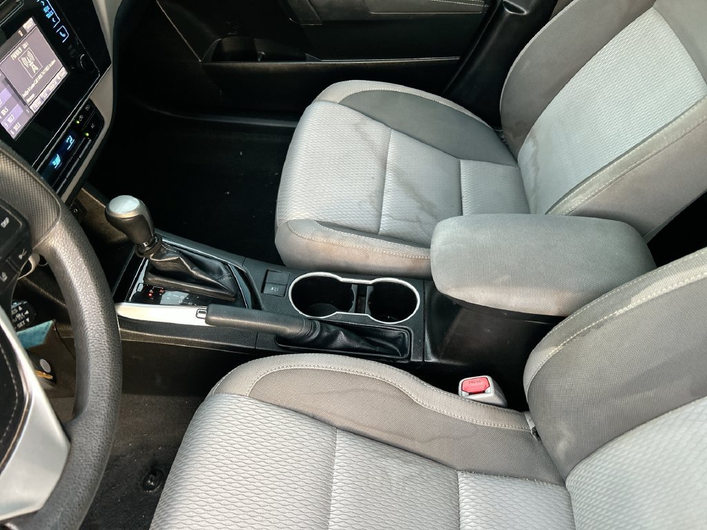 Used 2018 Toyota Corolla LE FWD image 26