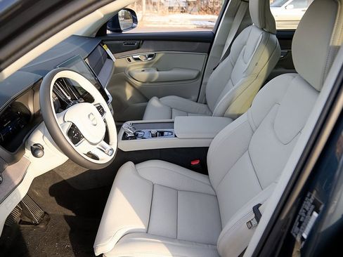 New 2026 Volvo XC90 T8 Ultra image 13