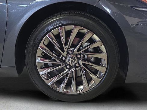 Used 2024 Lexus ES 300h Ultra Luxury w/ Accessory Package (Z2) FWD image 8