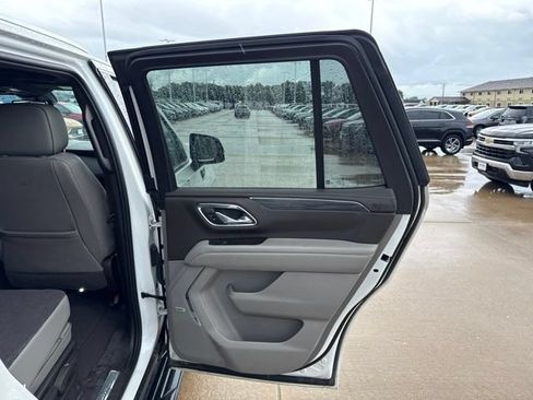 Used 2023 GMC Yukon SLT w/ SLT Premium Package AWD/4WD image 12