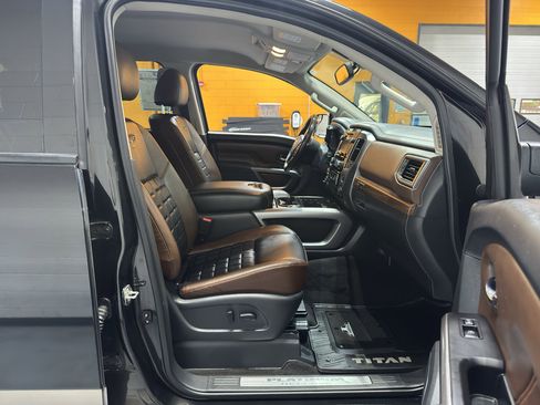 Used 2019 Nissan Titan Platinum Reserve image 18