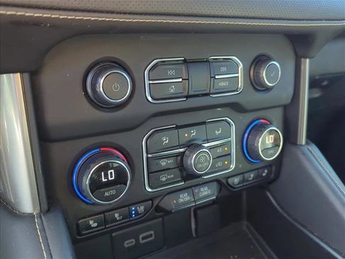 Used 2023 Chevrolet Tahoe Premier AWD/4WD image 23