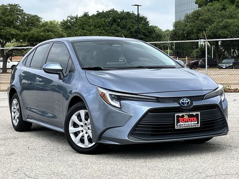 Used 2024 Toyota Corolla LE FWD image 2