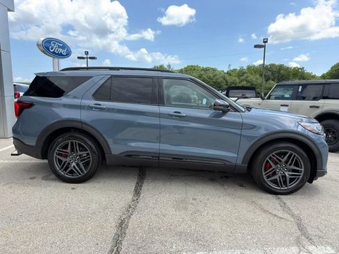 Used 2025 Ford Explorer ST AWD/4WD image 8