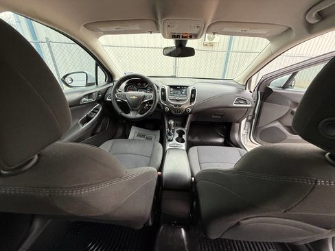 Used 2017 Chevrolet Cruze LT image 30