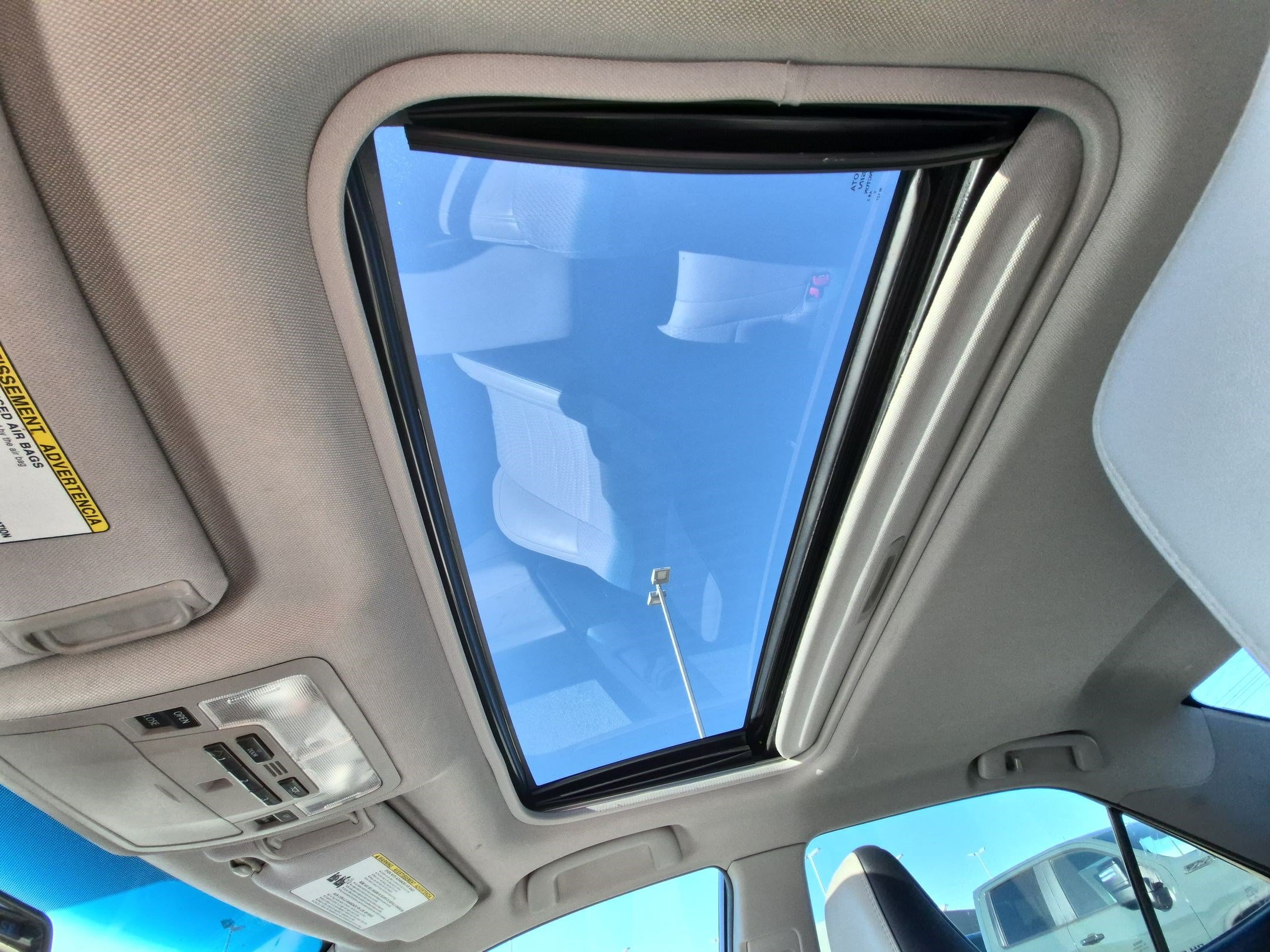 Used 2015 Toyota Camry SE w/ Moonroof Package FWD image 16