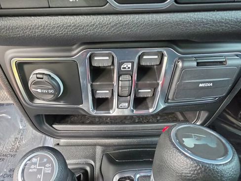 Used 2024 Jeep Wrangler Unlimited w/ Convenience Group AWD/4WD image 11