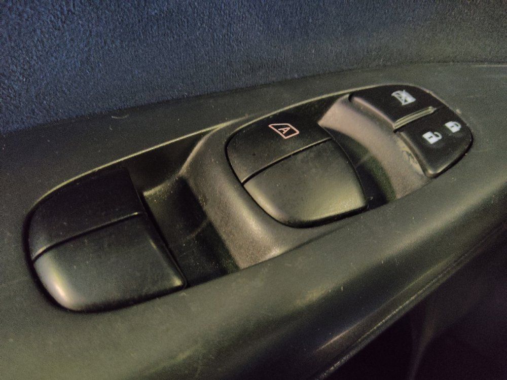 Used 2015 Nissan Sentra SR w/ Navigation Package FWD image 27