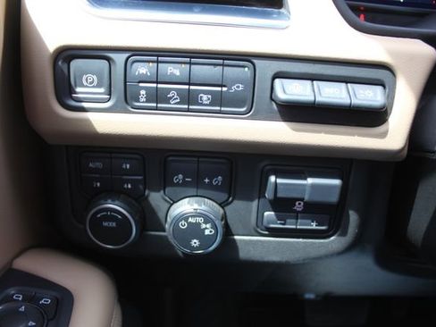 Used 2022 Chevrolet Tahoe Premier w/ Texas Edition image 32