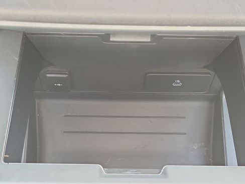 Used 2025 Land Rover Defender 130 S image 21