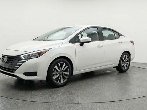 Used 2025 Nissan Versa SV image 3