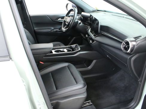 Used 2025 Chevrolet Equinox LT w/ Convenience Package II image 30