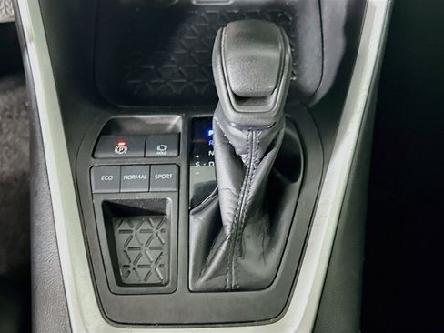Used 2021 Toyota RAV4 LE FWD image 24