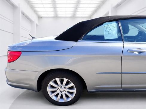 Used 2010 Chrysler Sebring Touring FWD image 23
