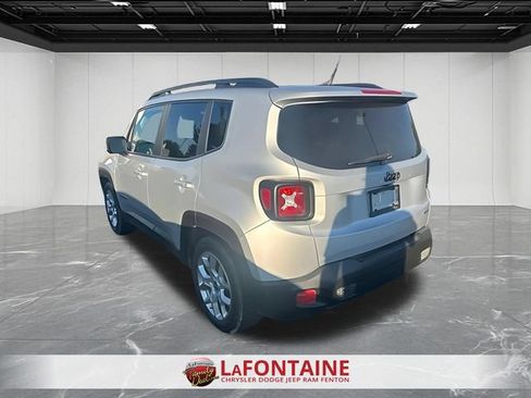 Used 2017 Jeep Renegade Latitude FWD image 2