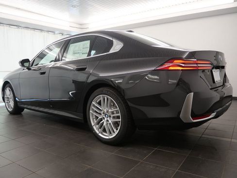 Used 2025 BMW 530i w/ Premium Package image 4