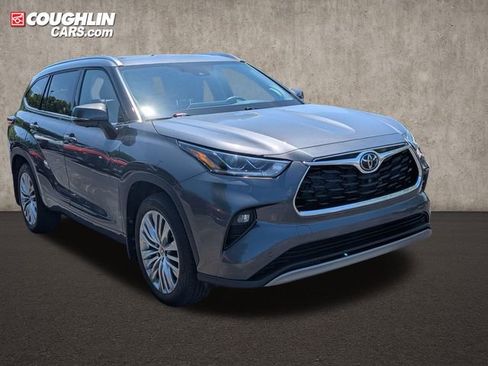 Used 2023 Toyota Highlander Platinum AWD/4WD image 1
