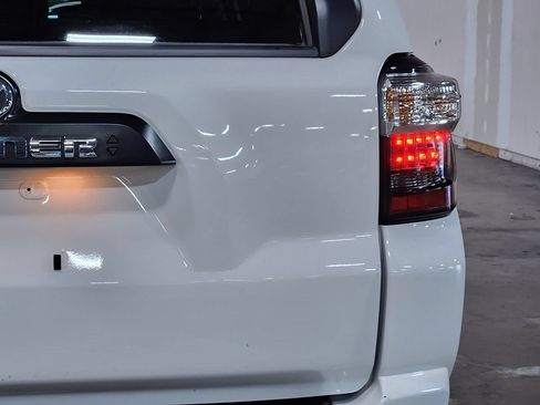 Used 2021 Toyota 4Runner TRD Off-Road Premium AWD/4WD image 20