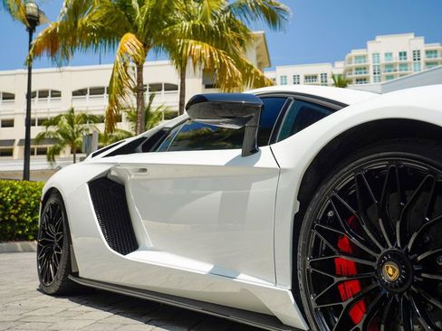 Used 2018 Lamborghini Aventador S image 10