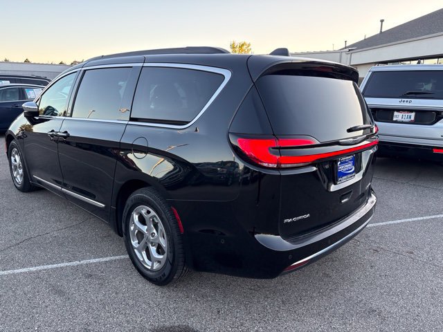 Used 2022 Chrysler Pacifica Limited FWD image 6