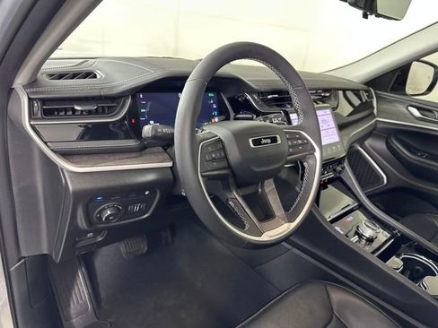 Used 2022 Jeep Grand Cherokee Limited 4xe w/ Luxury Tech Group II image 13