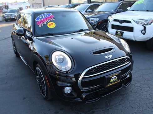 Used 2017 MINI Cooper S image 8