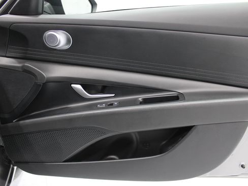 Used 2024 Hyundai Elantra SEL FWD image 23